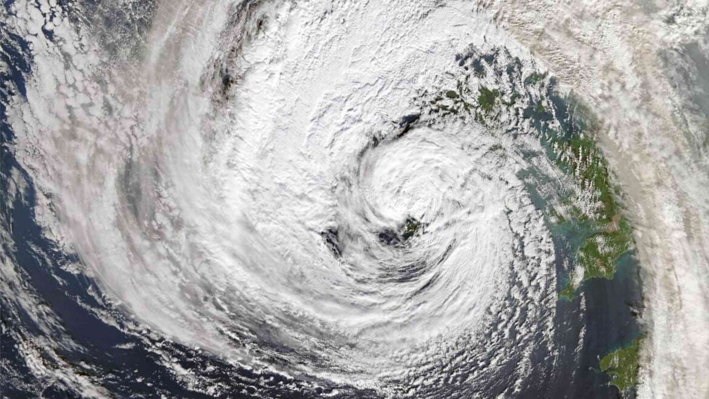 Hurricane Ophelia hits Ireland