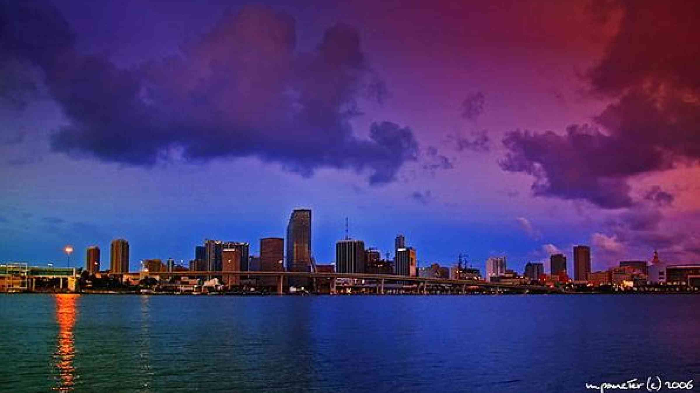 Miami skyline dusk photo by Michael Pancier Photography, flickr CC BY-NC-ND 2.0, https://www.flickr.com/photos/pancier/262028998/