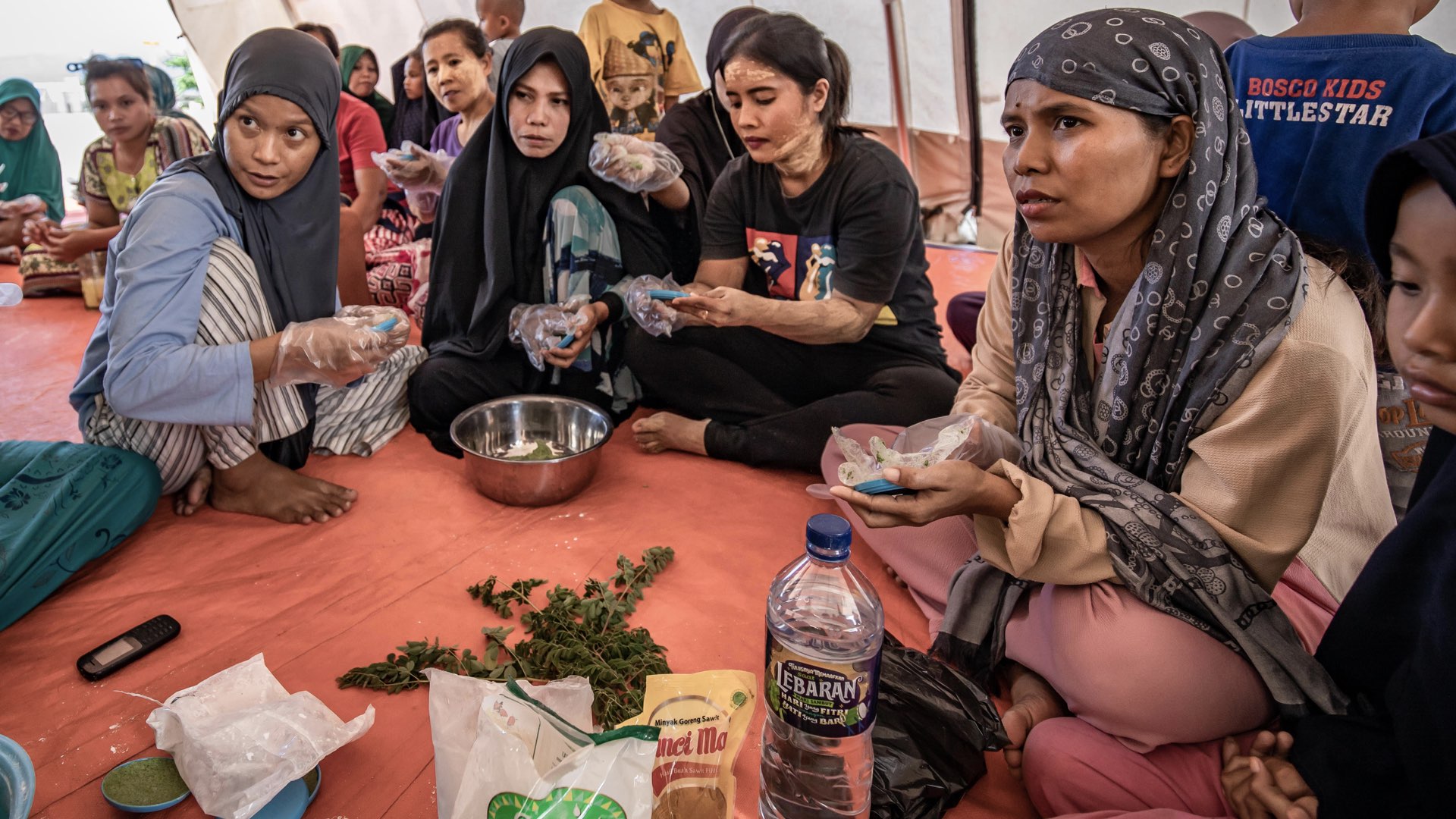 Women friendly spaces like this one in Indonesia allows an entry point for health workers and support services. ©UNFPA/Learson