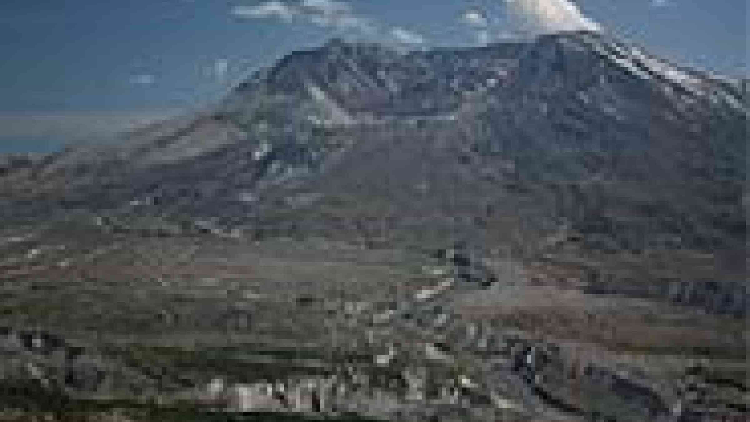 Photo of the crater of Mount St Helens by Flikr user Great Beyond, Creative Commons Attribution-Noncommercial-Share Alike 2.0 Generic