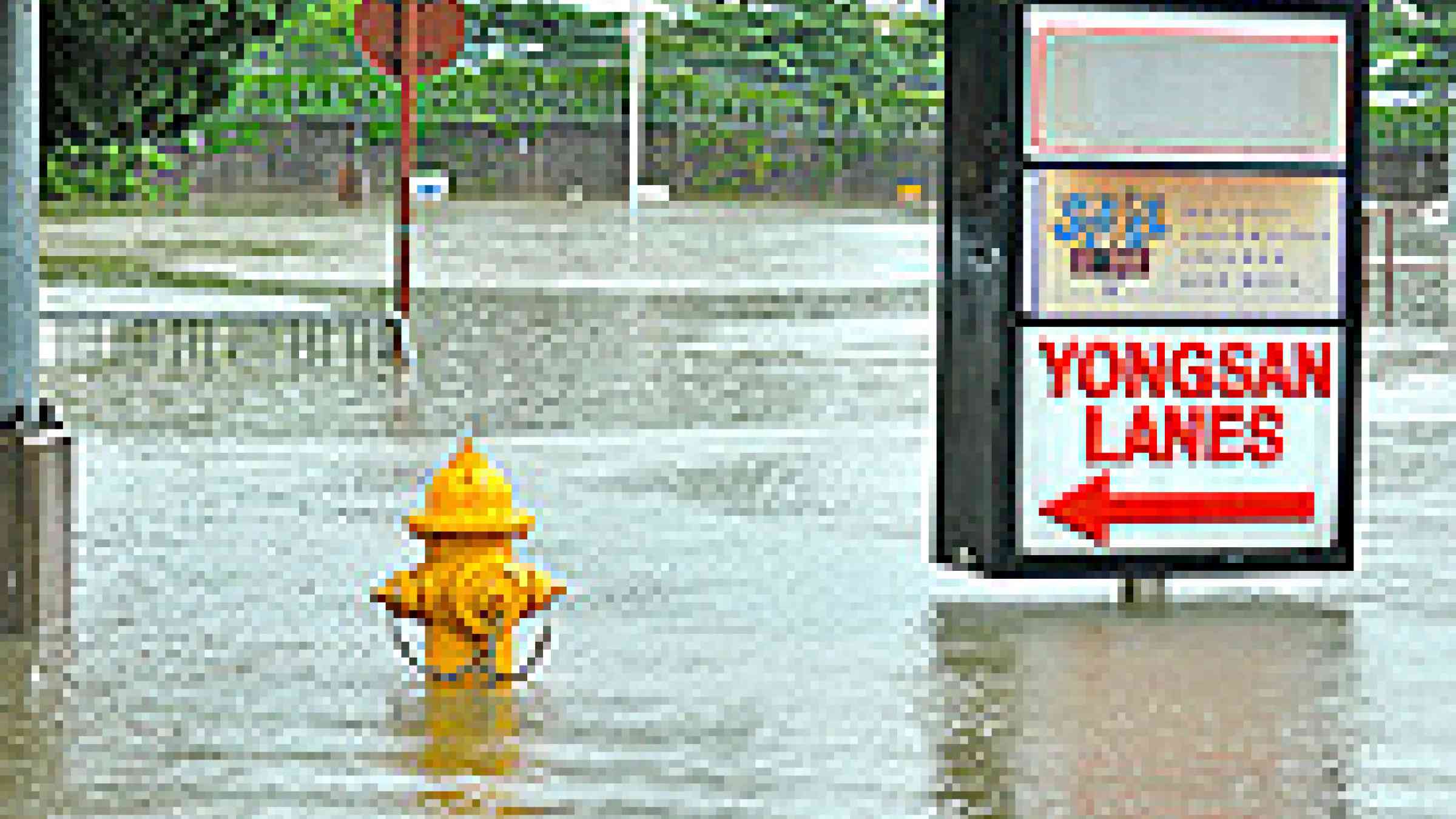 Floods in Yongsan, Republic of Korea, by Flickr user usag.yongsan, Creative Commons Attribution-NonCommercial-ShareAlike 2.0 Generic http://www.flickr.com/photos/usag-yongsan/5010813197/