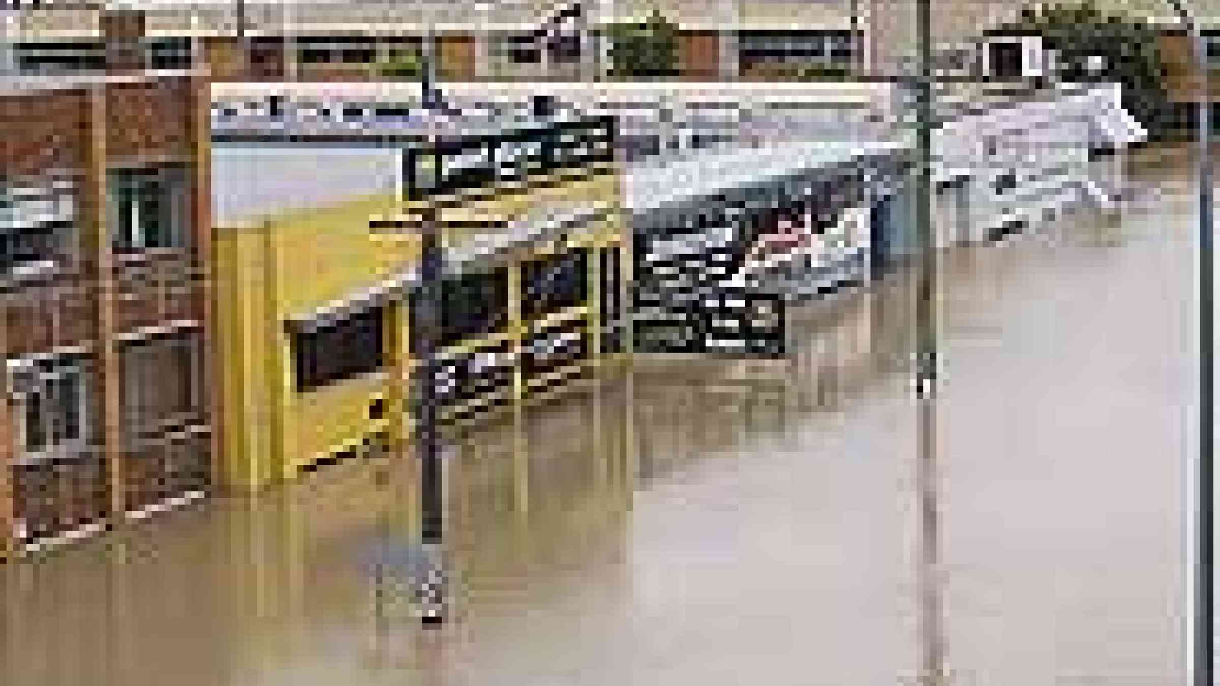 Photo of the floods in Brisbane by Erik K. Veland, Creative Commons Attribution-NonCommercial 2.0 Generic  (CC BY-NC 2.0)