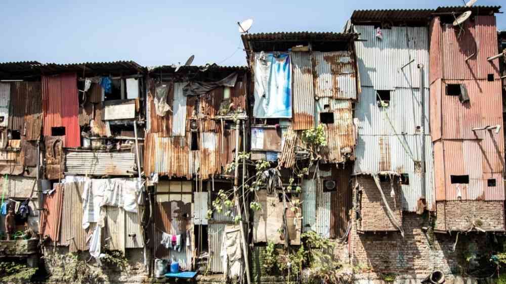 Dharavi slums on the banks of the river Mumbai