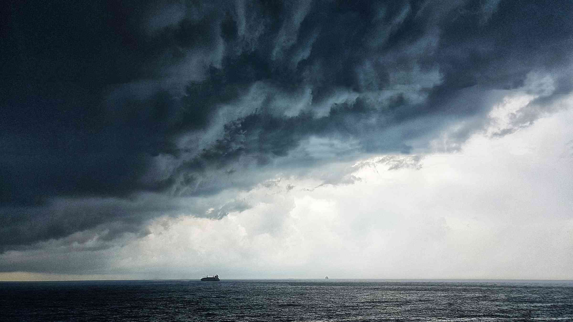 Menacing cloud over the sea