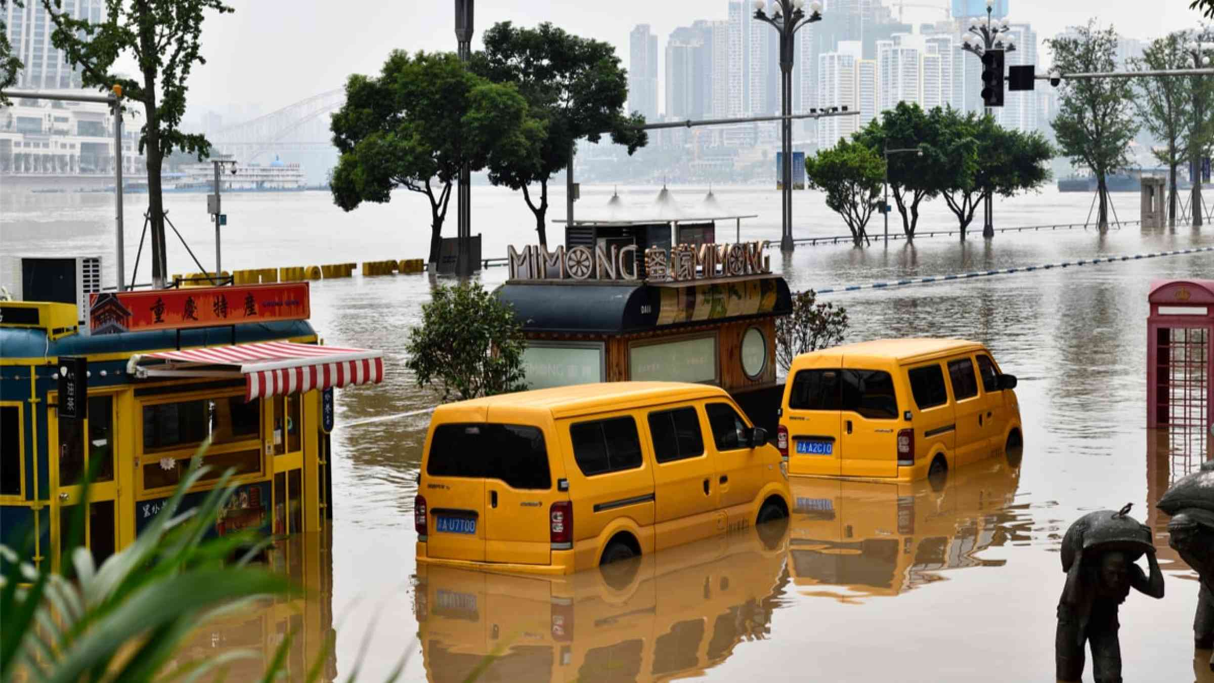 The Yangtze River has flooded Chongqing, China in 2020