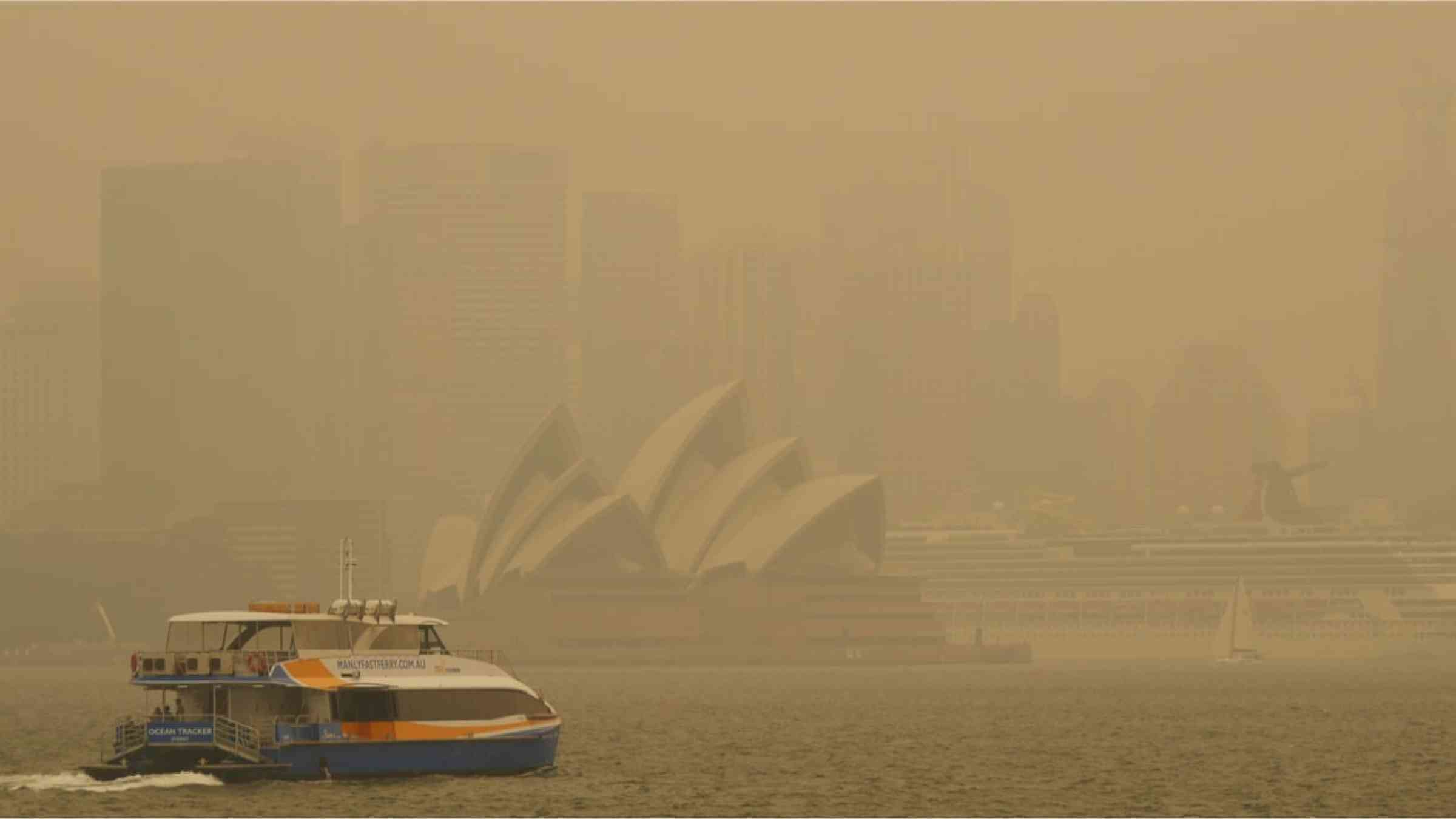 Ferry heading to Sydney Circular Quay in thick bushfire smoke (2019)