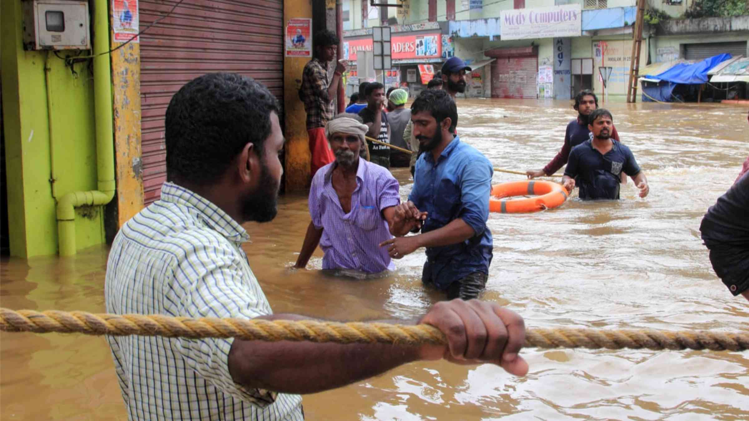 Rescue team help people to escape from flooded area on August 17,2018 in Pathanamthitta,Kerala, India.