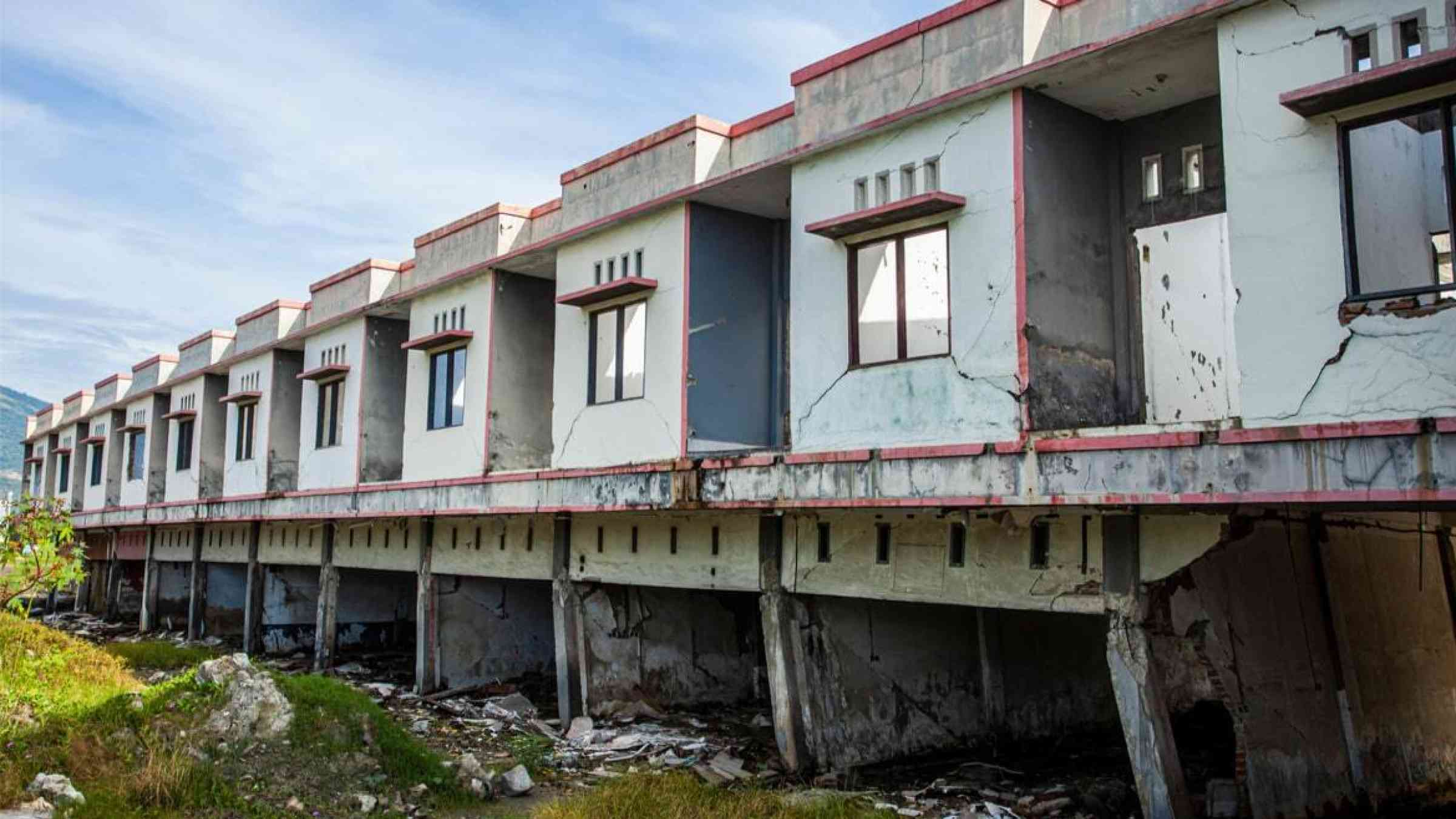 Earthquake-damaged homes in Sulawesi