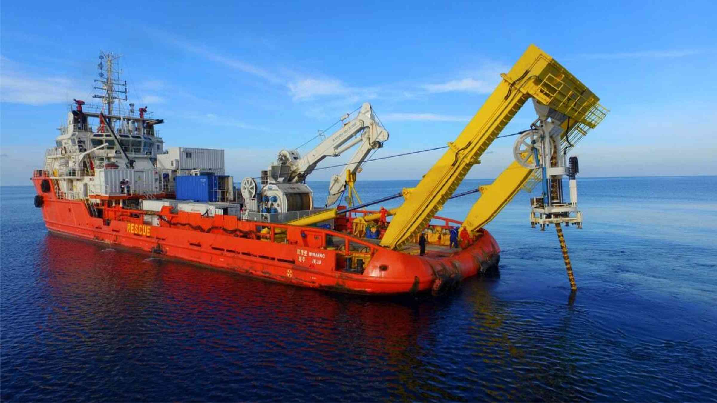 Submarine cable inspection vessel
