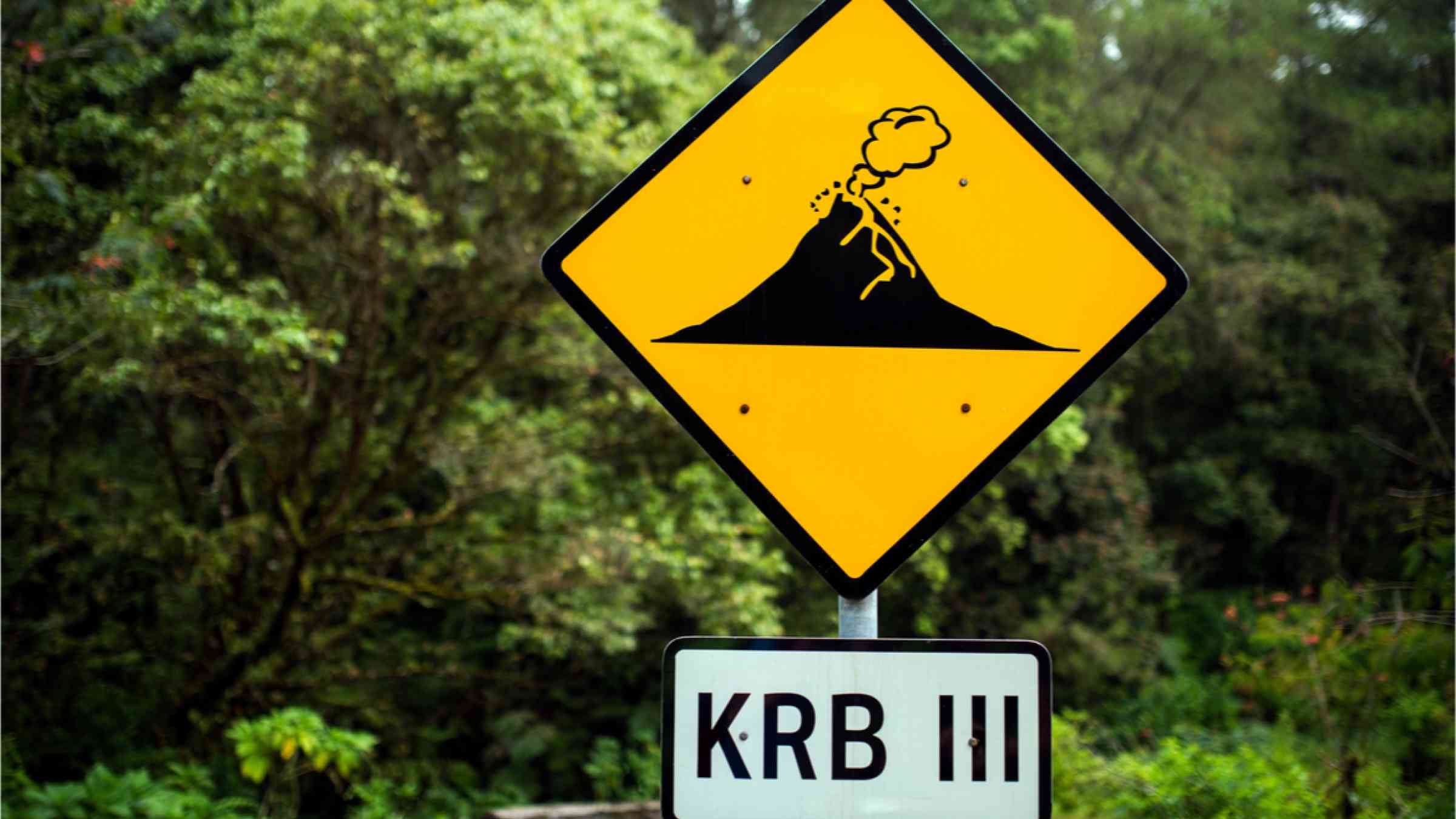 Thi image shows a volcano warning street sign.