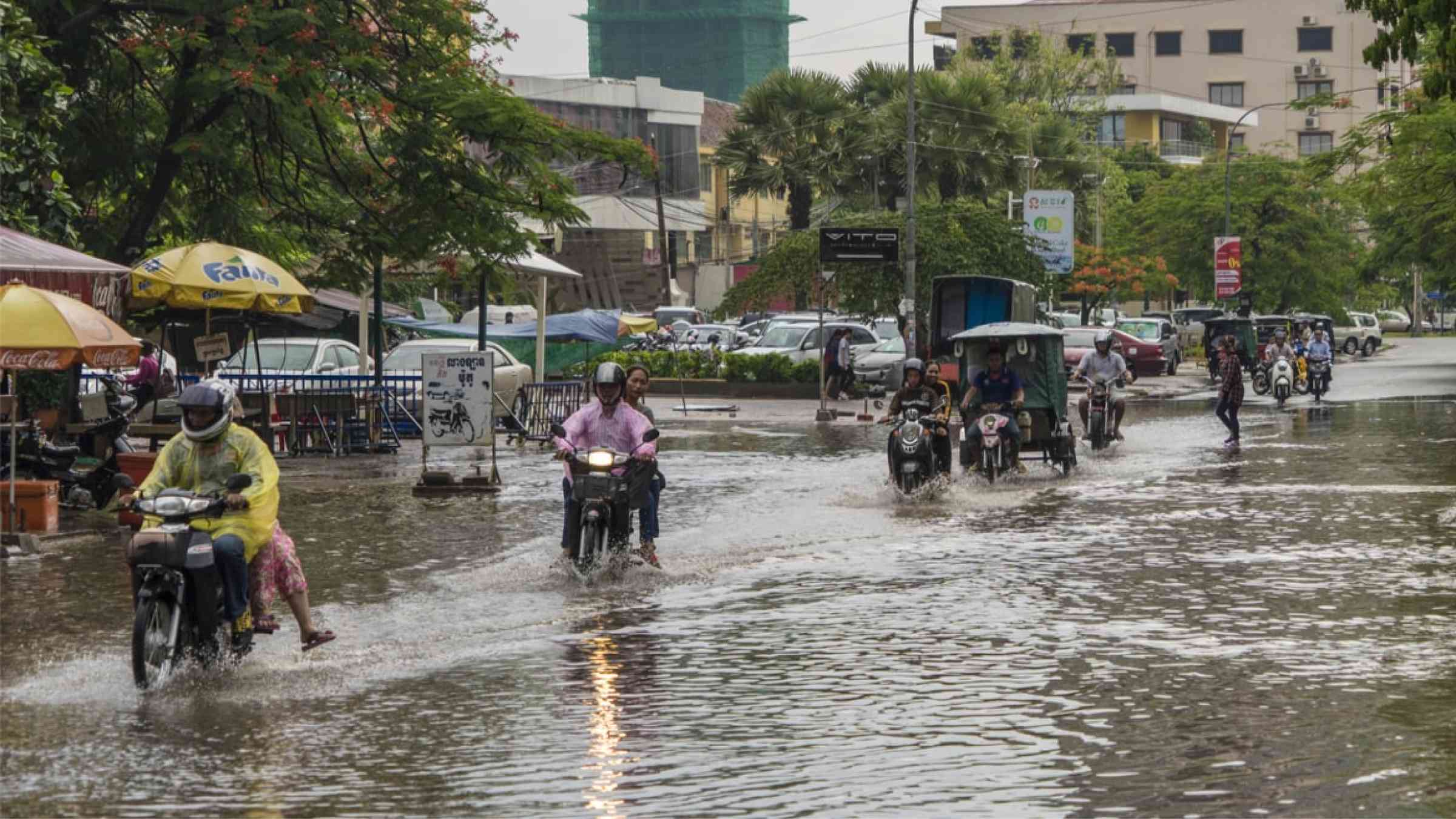 Flooding from afternoon thunderstorms in Phnom Penh, Cambodia (2016)