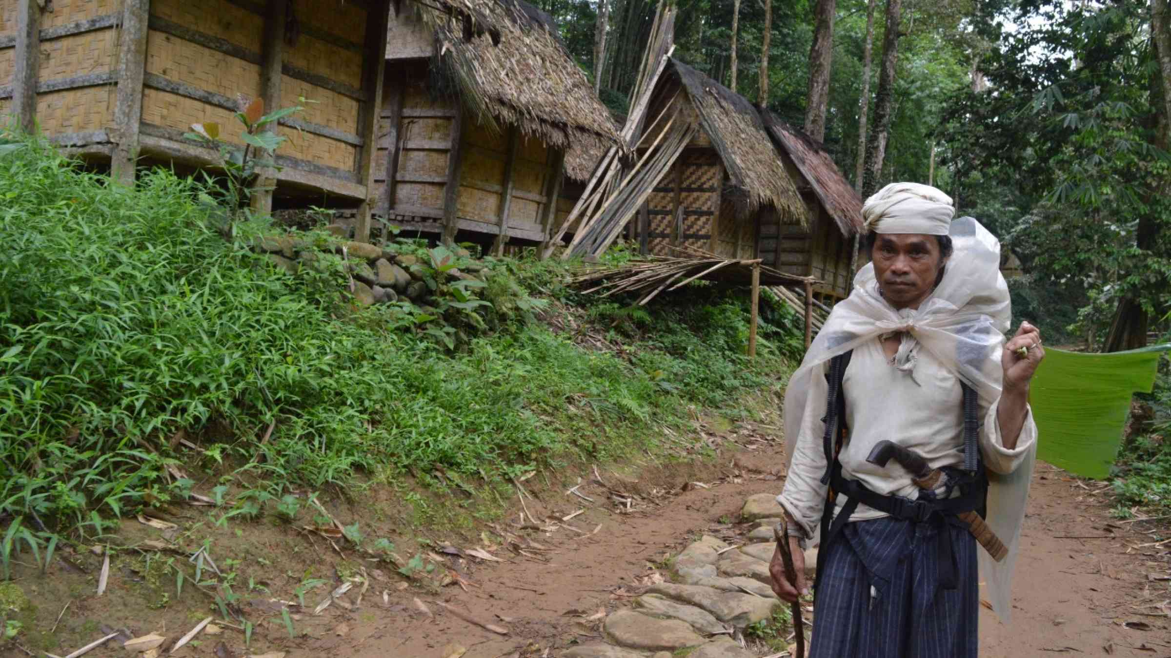 Members of Baduy community must strictly follow the pikukuh when constructing a house. 