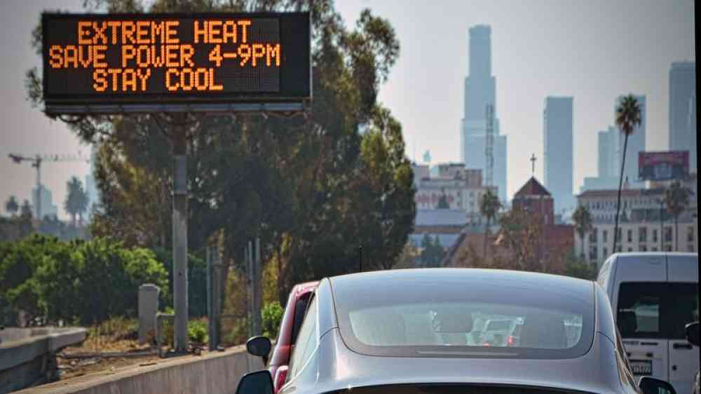 Road electronic sign showing a extreme heat warning during a heat wave in California