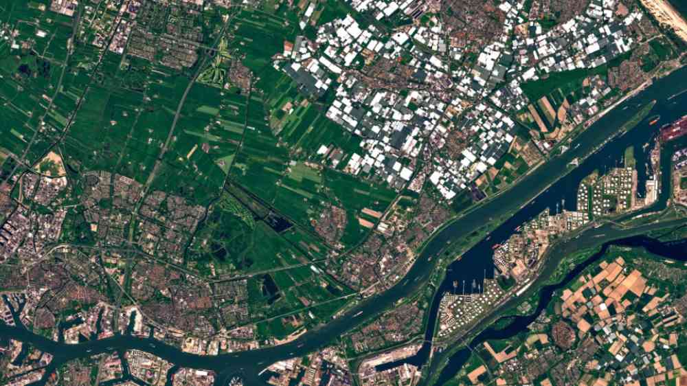 Satellite image of Rotterdam an the Europoort harbour