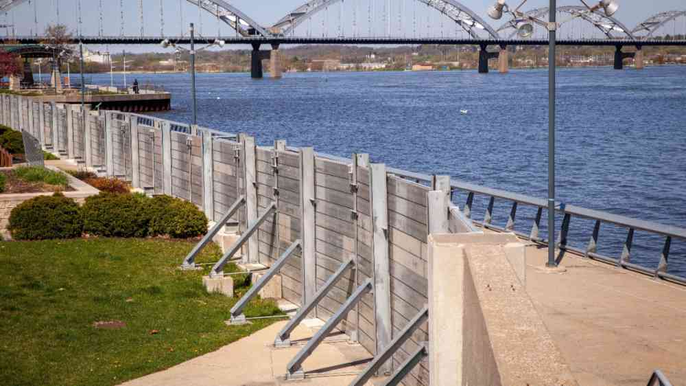 Flood retention wall along the Mississippi River