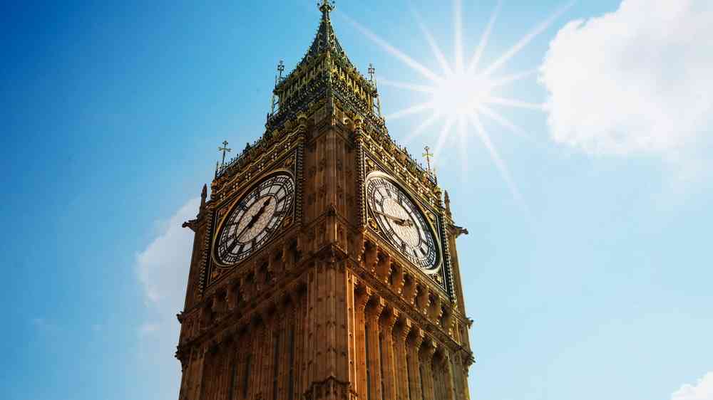 Extreme heat in London sun and Big Ben