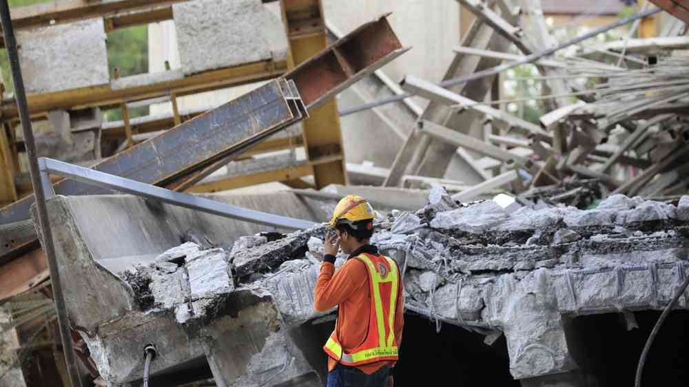 Buildings collapsed following a powerful 7.5 magnitude earthquake in Venezuela, 2026.