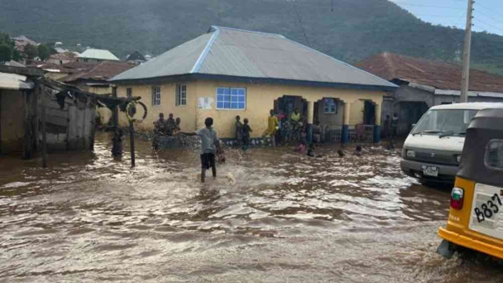 Children around flooded houses in Nigeria