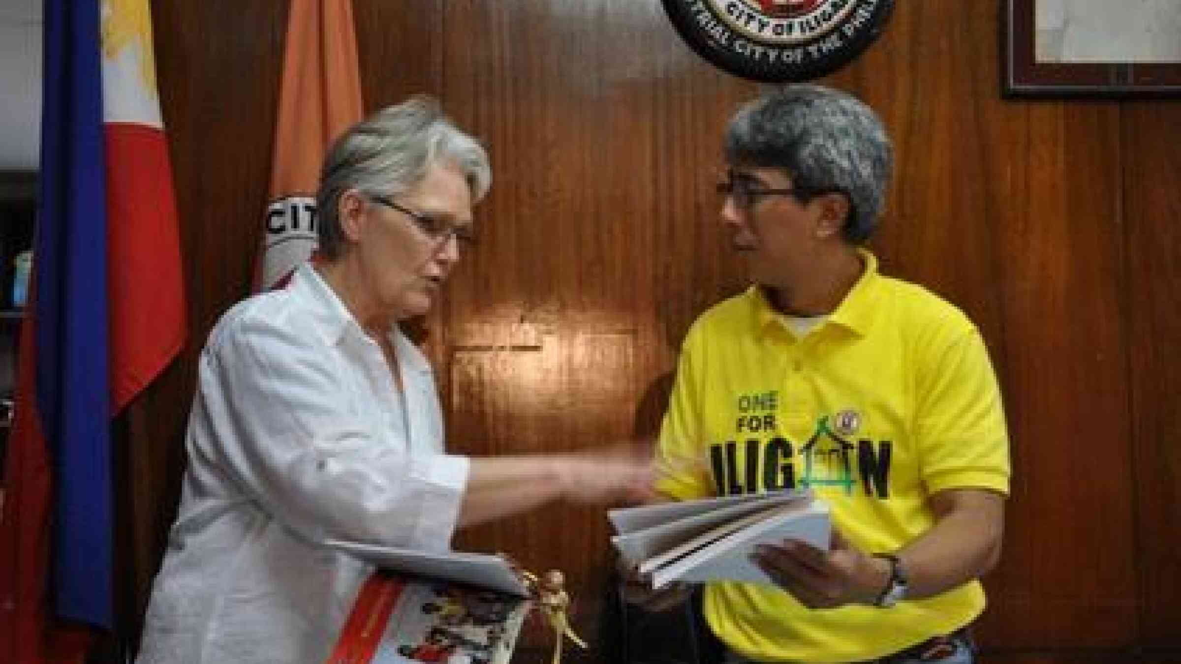 Special Representative for Disaster Risk Reduction Margareta Wahlstrom meets with Iligan Mayor Lawrence Lluch Cruz on her three-day visit to the Philippines. (Photo: Jerry Velasquez)