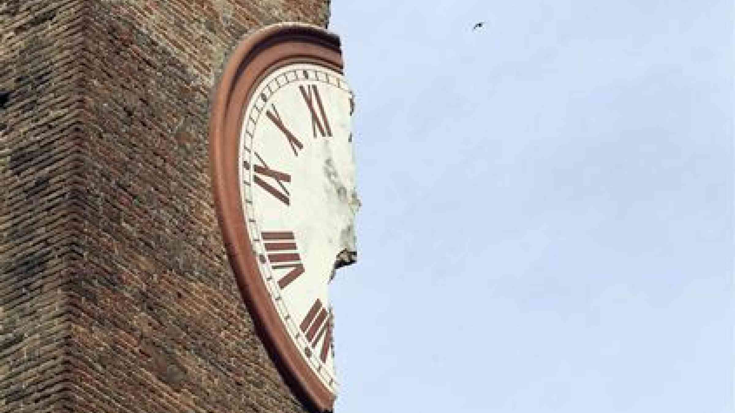 Half of a clock tower in Finale Emilia dating from the 13th century (known as the torre dei modenesi) collapsed following the 2012 earthquake that struck the Emilia-Romagna region. The remaining half fell following an aftershock.