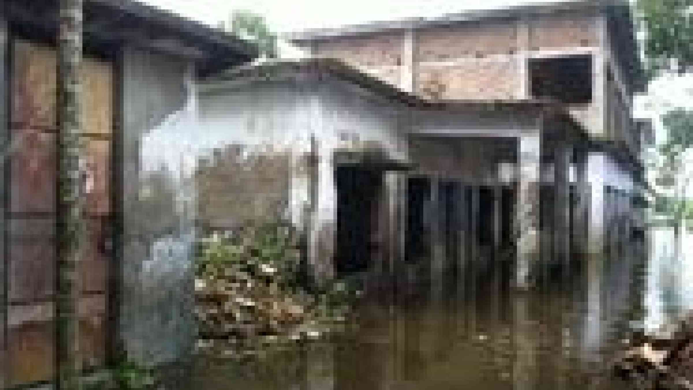 by Kyle Knight/IRIN http://www.irinnews.org/report/99020/bangladesh-schools-battle-water-logging