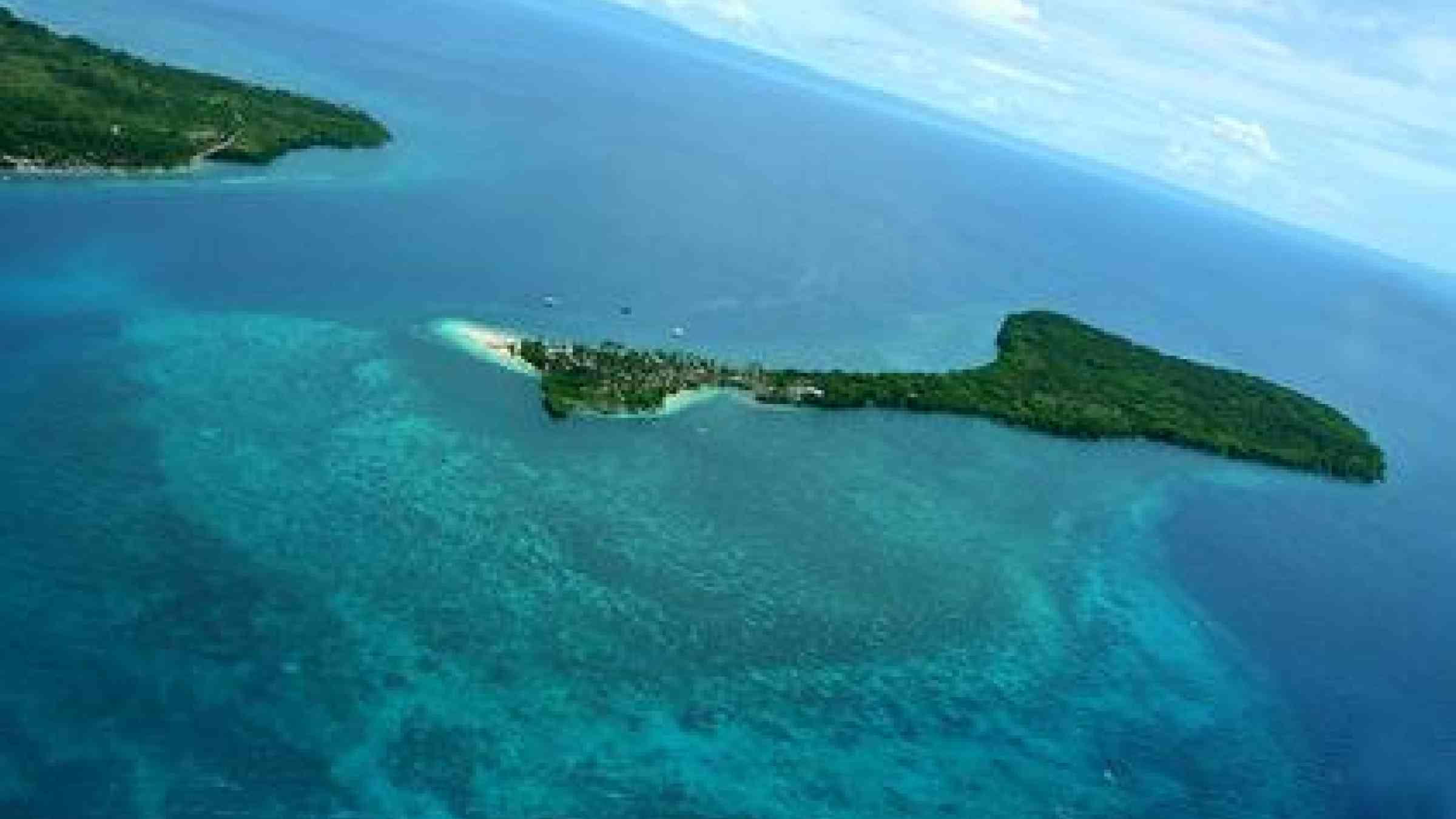 The tiny island of Tulang Diyot, which lies just off the island of San Francisco.