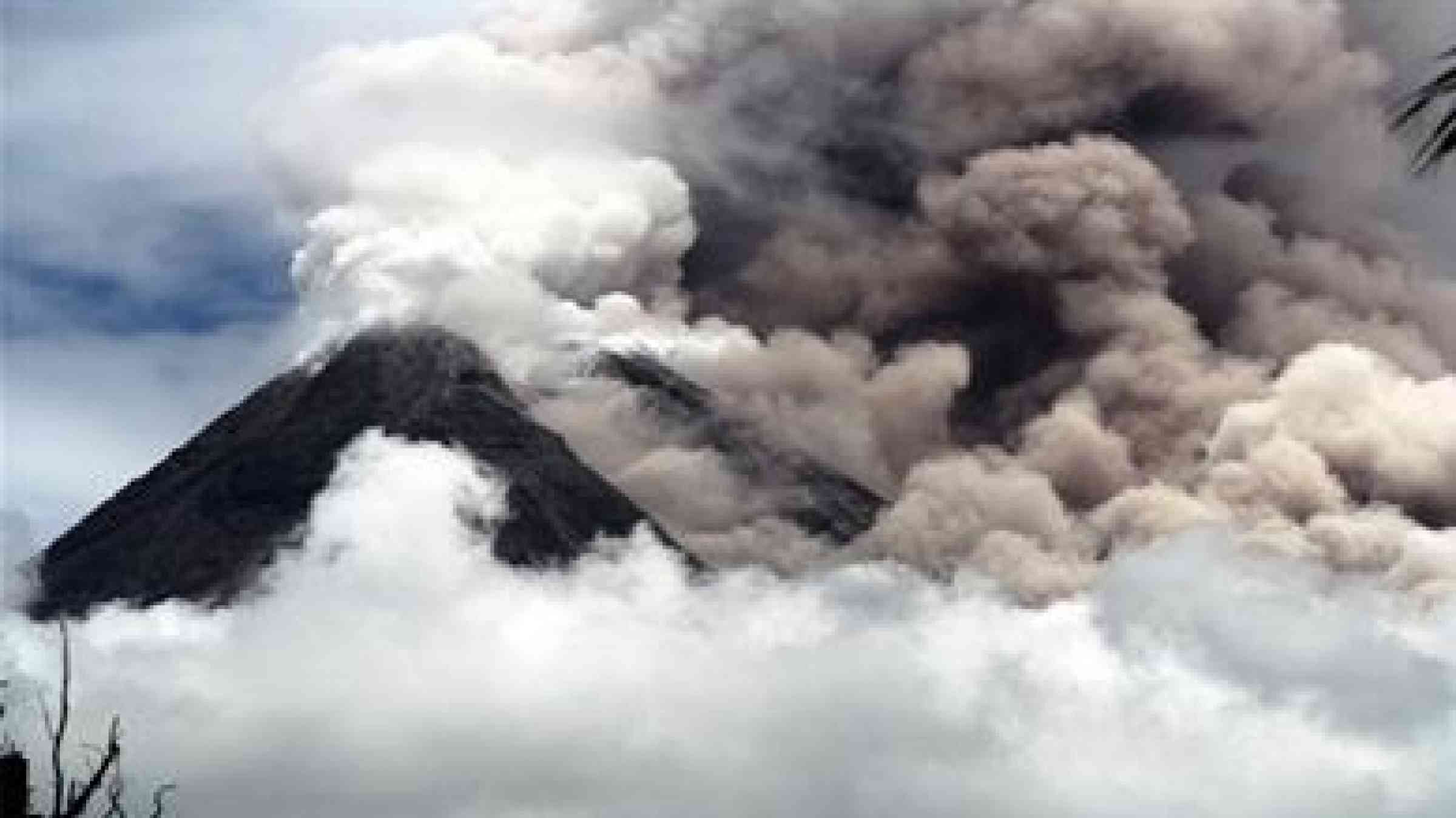 by Pelang Merah Indonesia http://www.irinnews.org/report/100019/reducing-the-volcano-risk-in-indonesia