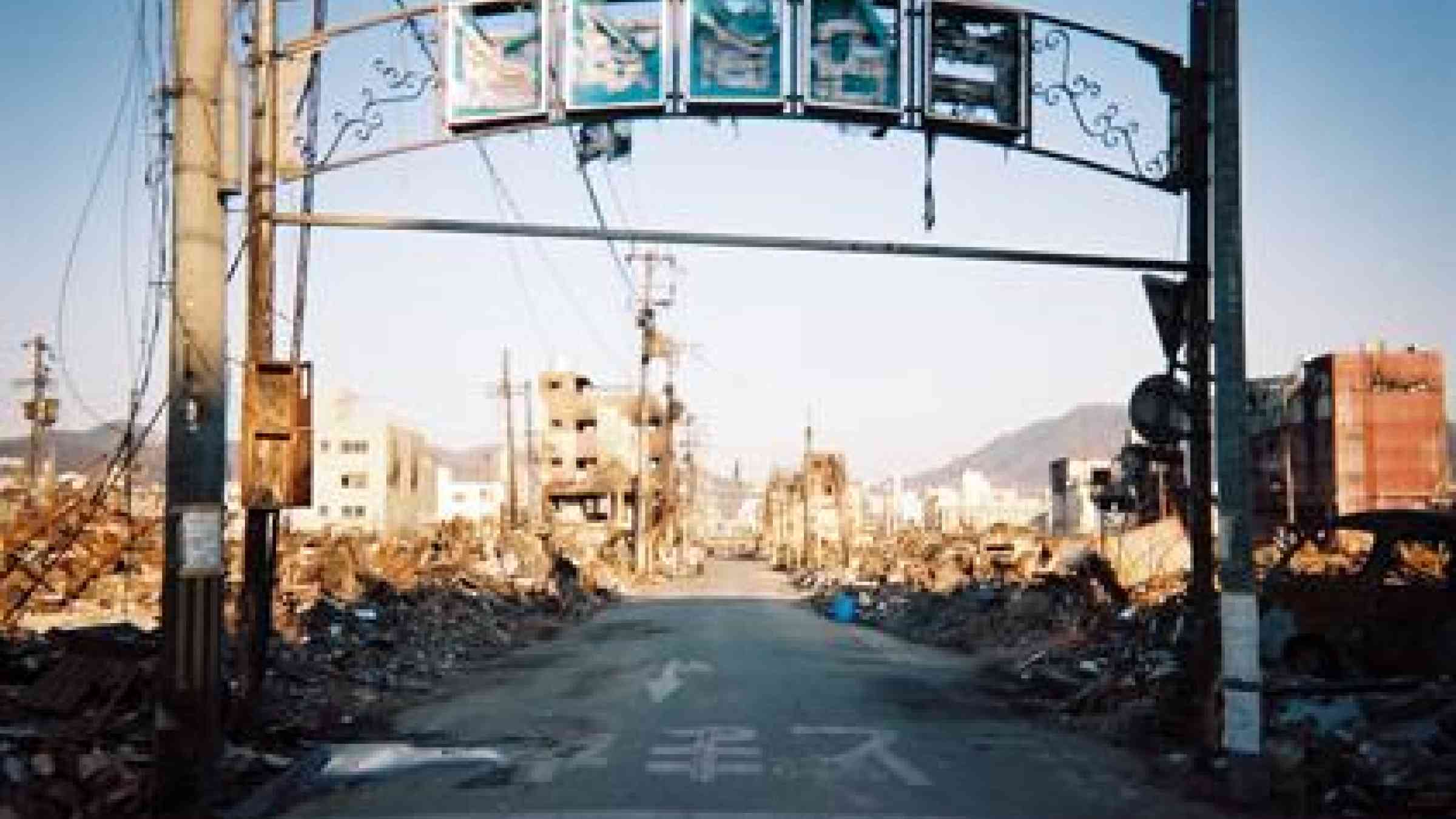 Shopping streets were heavily destroyed in Nagata, Kobe.
