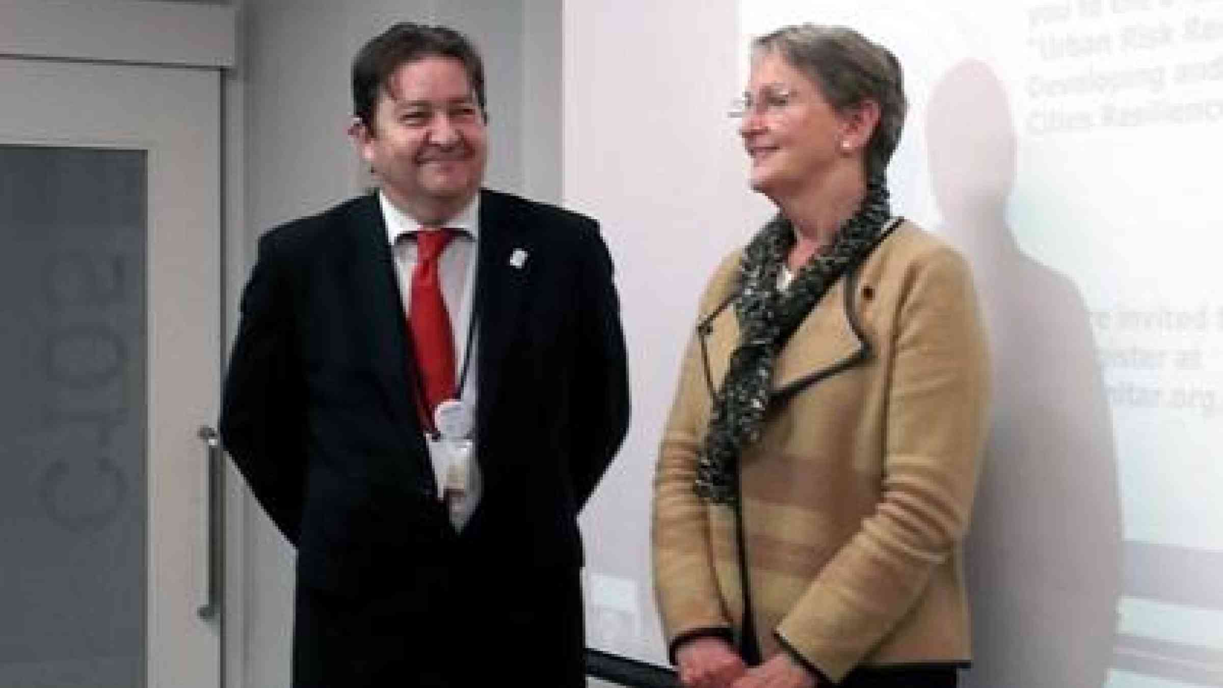 Mr McFarlane (left) with Ms Fegan-Wyles at the official launch of the new E-learning course. (Photo: UNISDR)