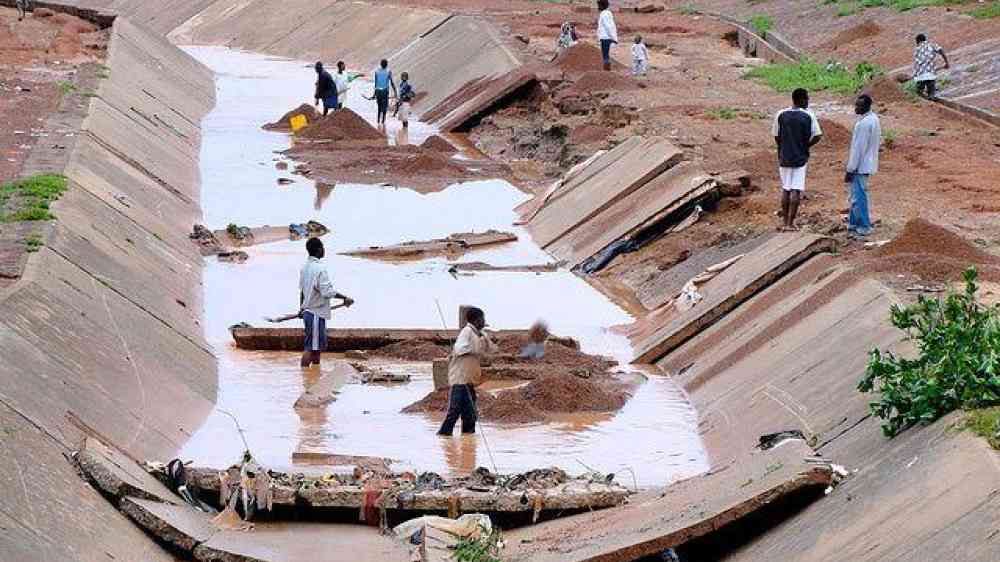 flood effects photo by Jeff Attaway, Damage caused by the torrential rains and flooding in Ouagadougou, Burkina Faso that occurred on the morning of 01 September 2009, CC BY 2.0, https://www.flickr.com/photos/attawayjl/3882546492