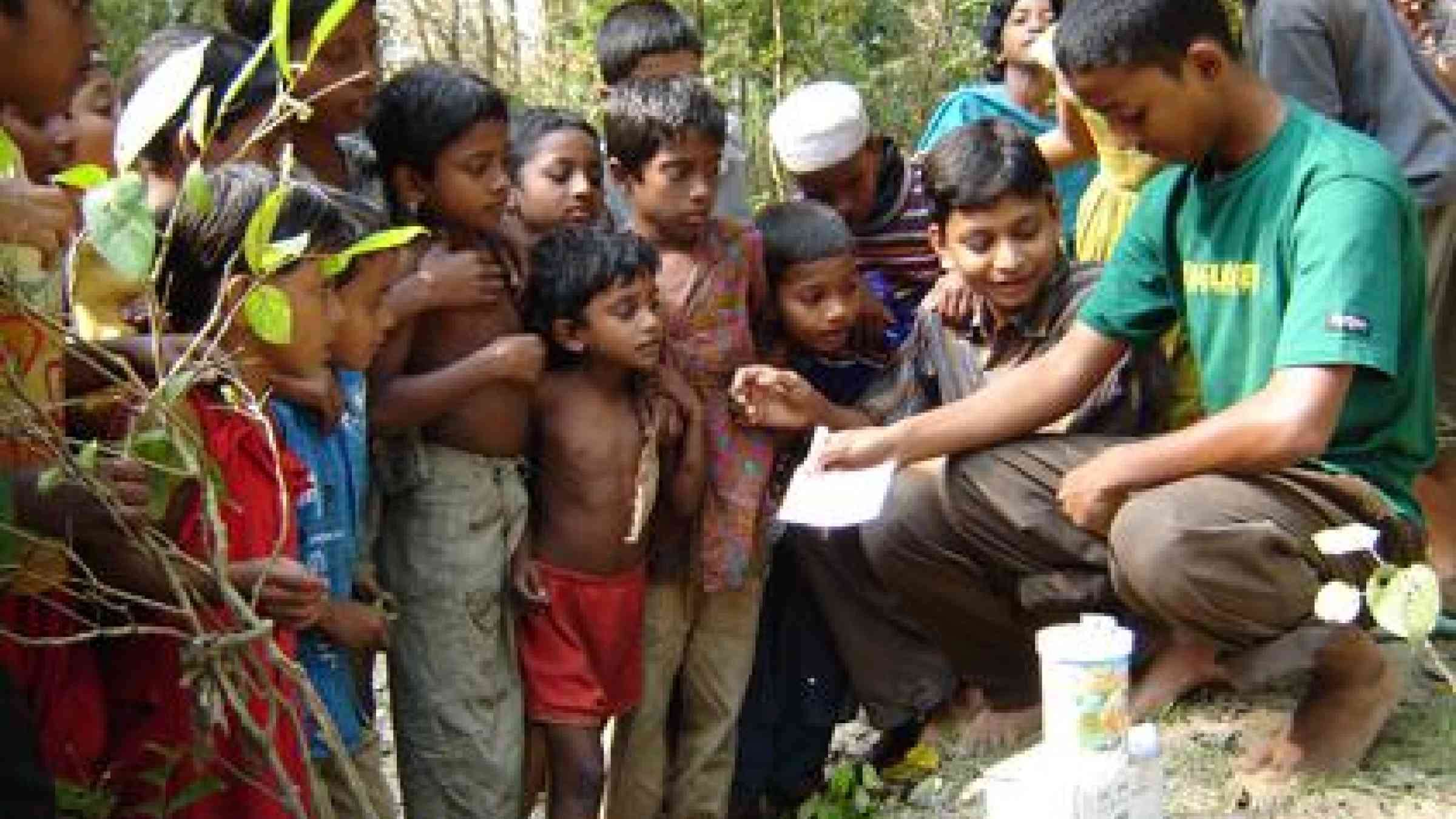 The community of East Sujonkathi, Bangladesh, was recognised as  a champion of disaster risk reduction for its engagement of children in environmental protection and recovery efforts after Cyclone Sidr. (Photo: UNISDR)