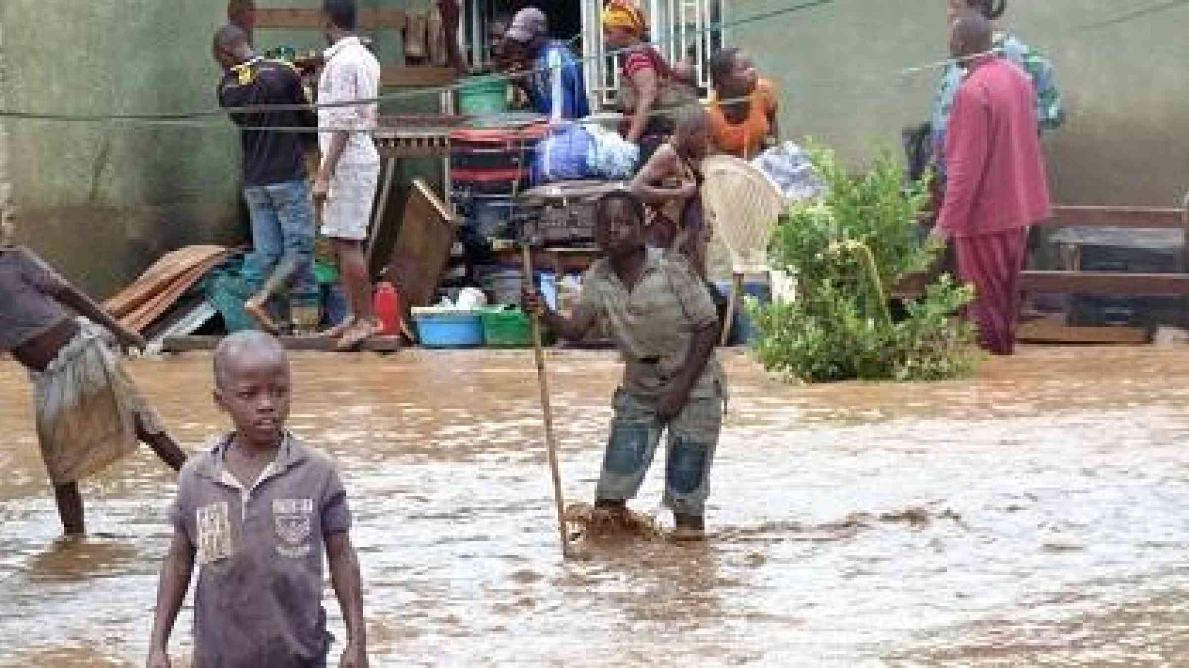 Flooding is one of the main natural hazards affecting Central African countries. Here, residents evacuate in the Mutakura district of Burundi's capital Bujumbura, in February 2014 (Photo: Desire Nimubona/IRIN)
