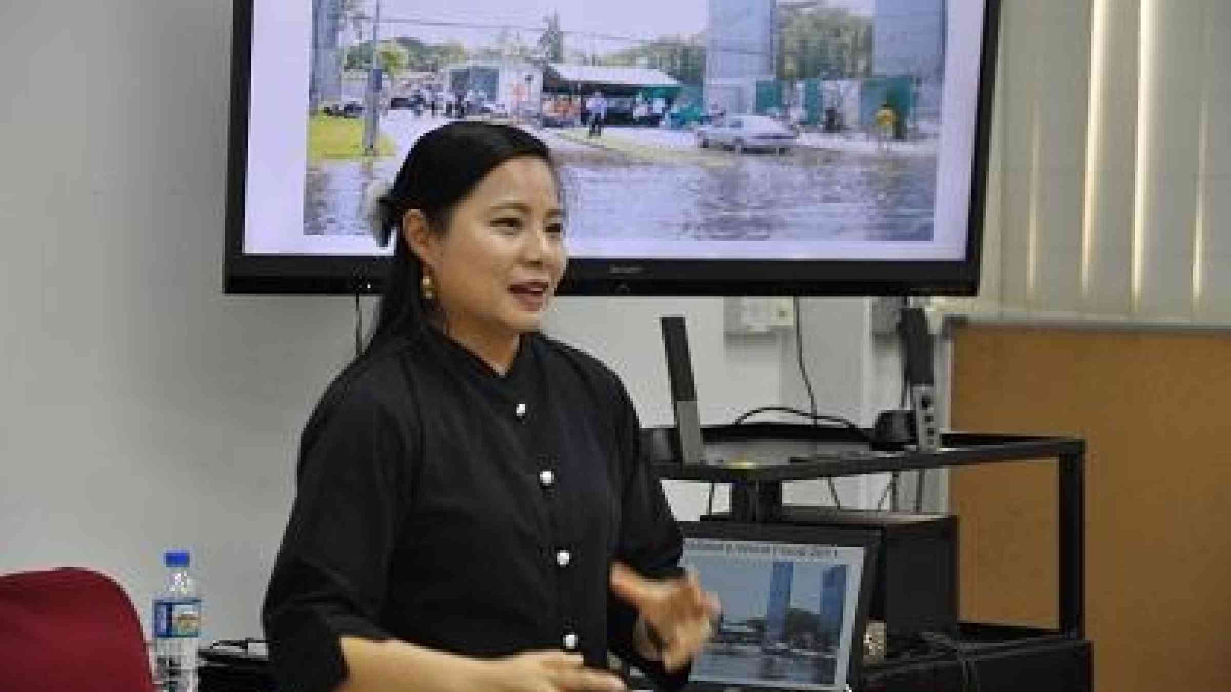 Ms. Darin Klong Ugkara of Thai PBS recounts her experience during the huge floods of 2011 in her country (Photo: UNISDR)