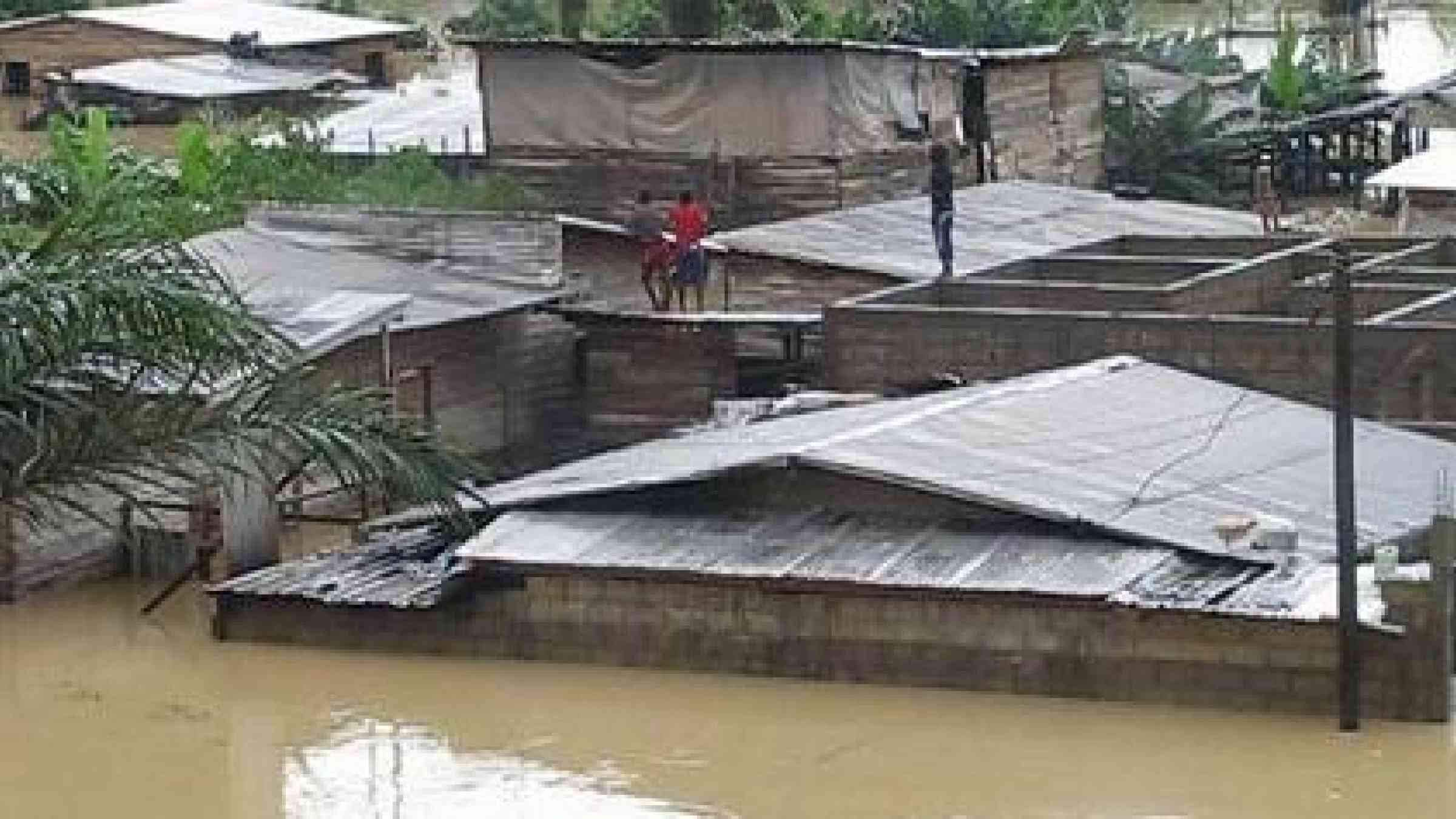 In June 2015, floods caused by heavy rain in Douala, Cameroon’s economic capital, killed at least four people, displaced some 2,000 people and destroyed the homes and businesses of thousands of others (Photo: Sylvestre Tetchiada/IRIN)