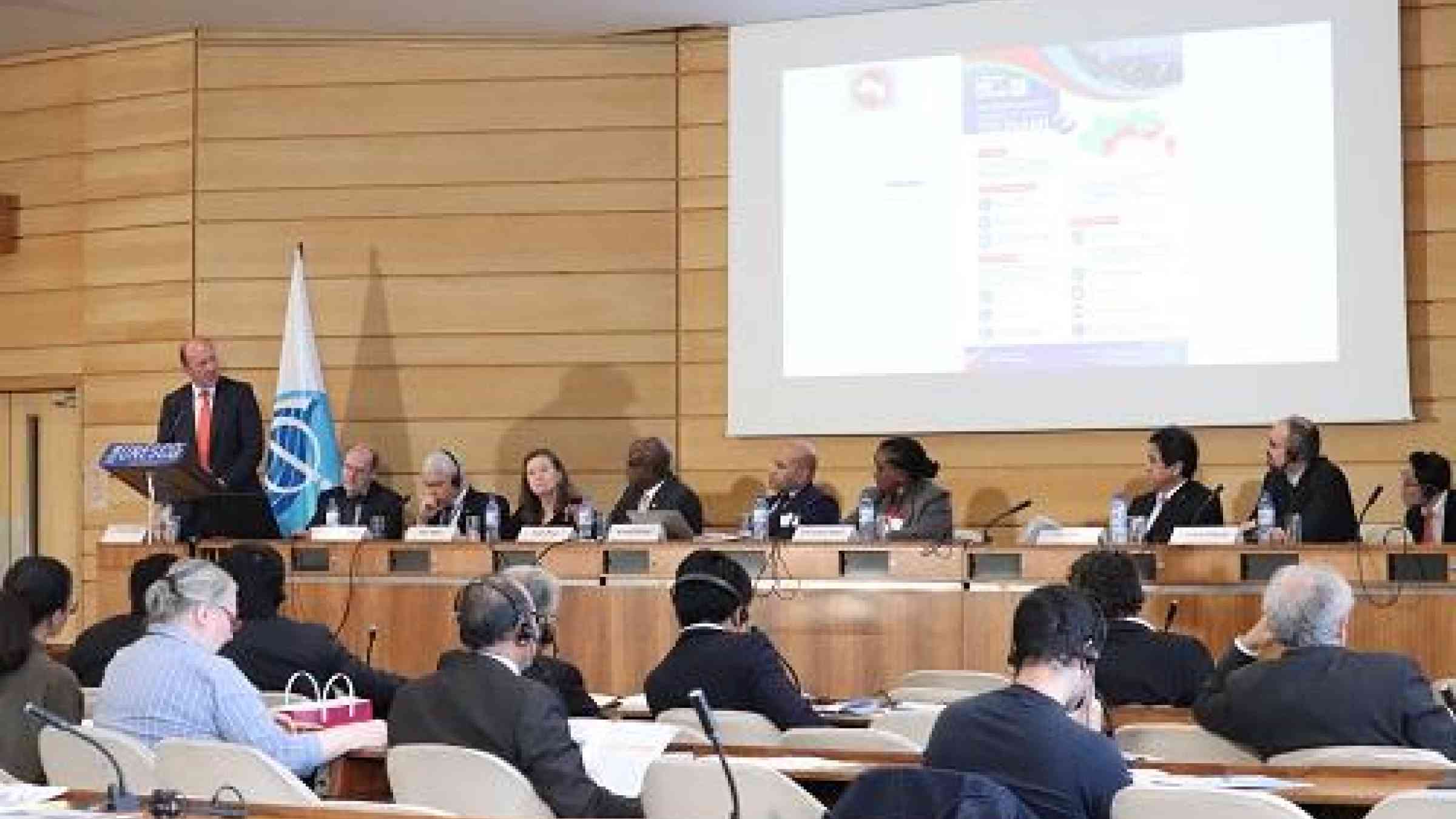 BBC journalist David Eades introduces the panel at yesterday's discussion on tsunami risk at UNESCO HQ, Paris