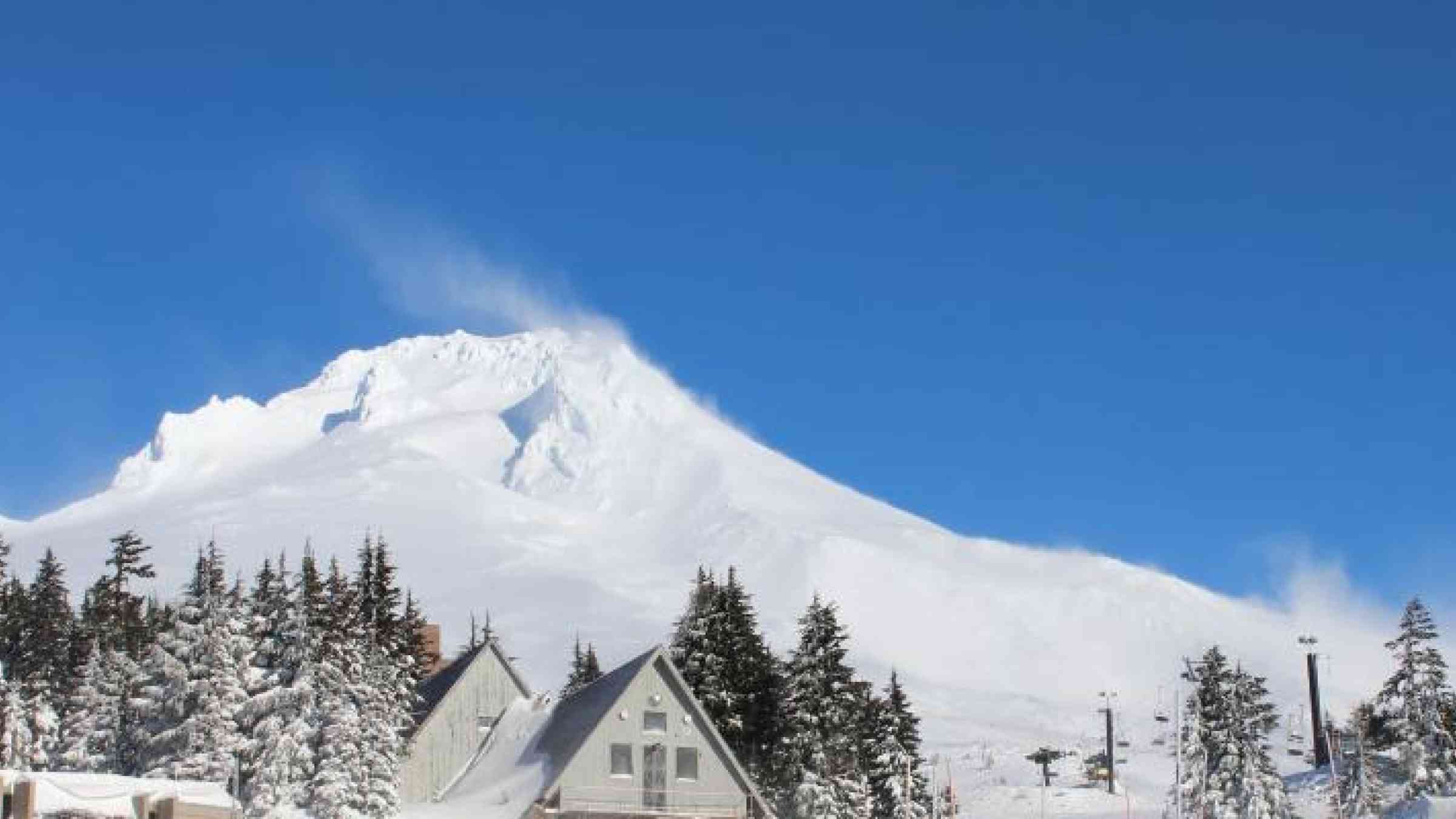 Wind rearranges the early season snowpack on Mount Hood. Source: USDA NRCS/Spencer Miller, CC BY 2.0