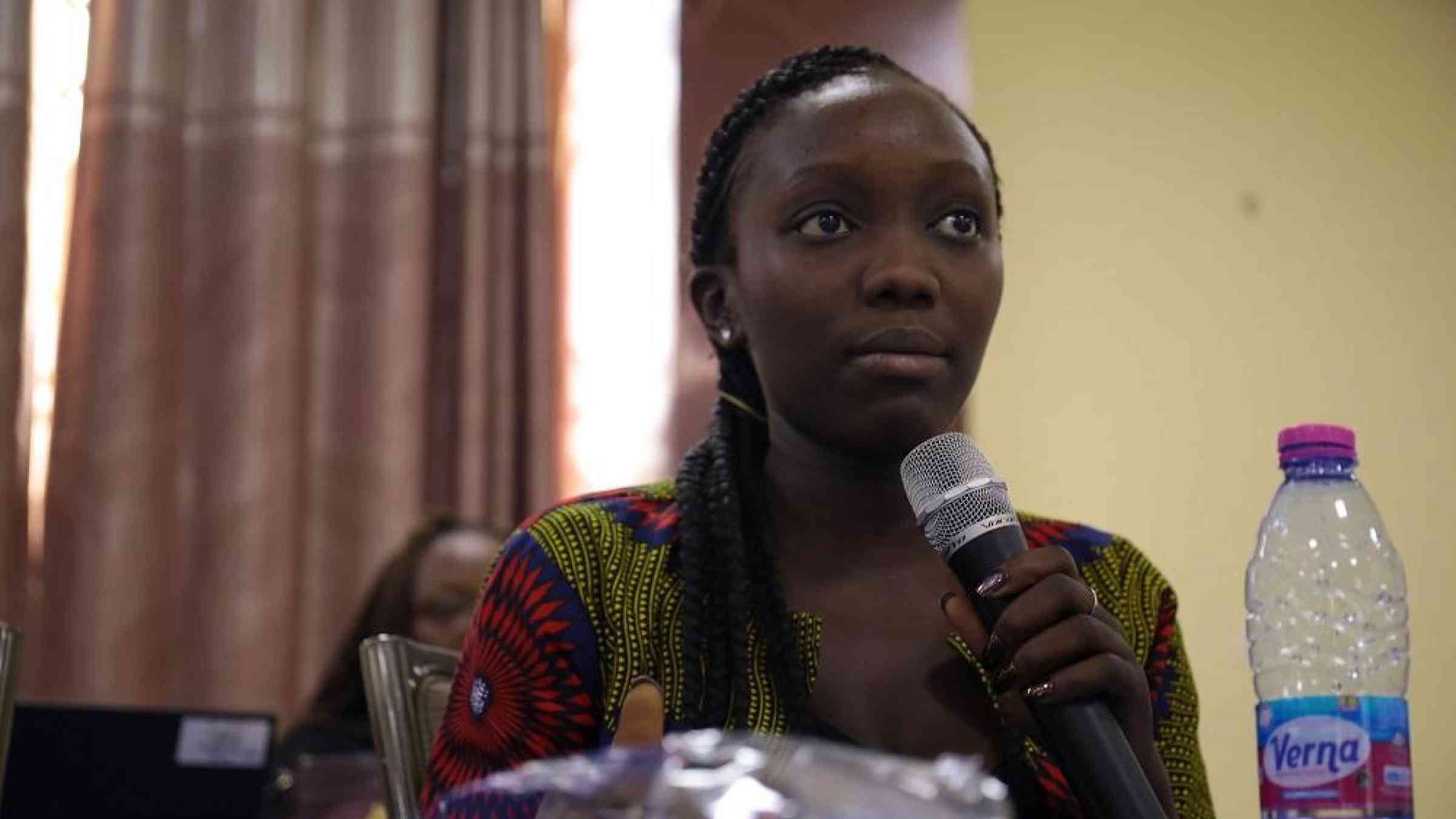 Jainaba Sonku, Programme Presenter for QTV, Gambia, speaking at the ECOWAS workshop (photo: Duncan Lukoye- DIRAJ Multimedia Centre)