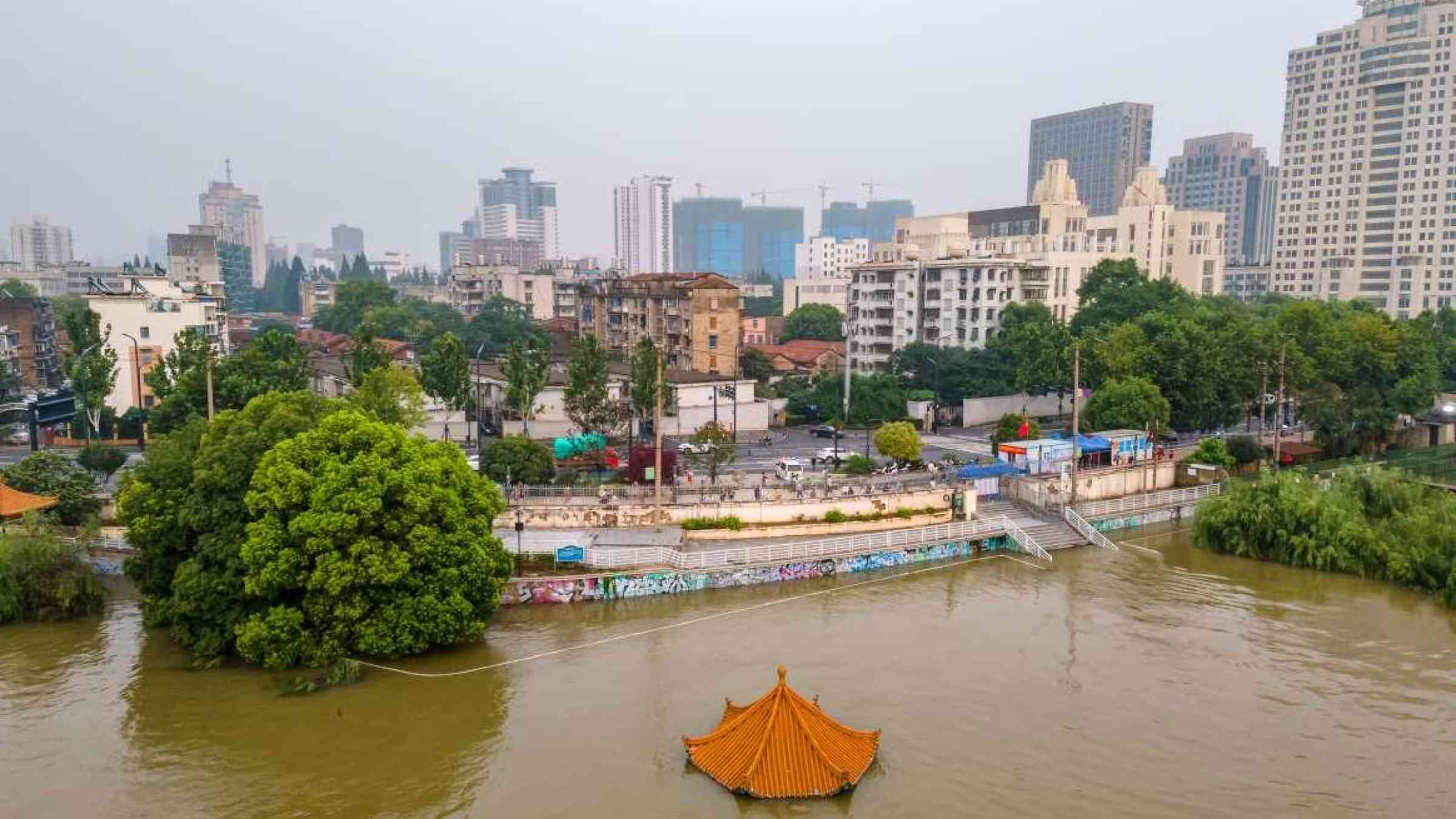 Wuhan,China-July 19 2020:Water level of the Yangtze River at wuhan station reached 28.51 meters, more than one meter above the warning water level. Sleepingpanda / Shutterstock.com