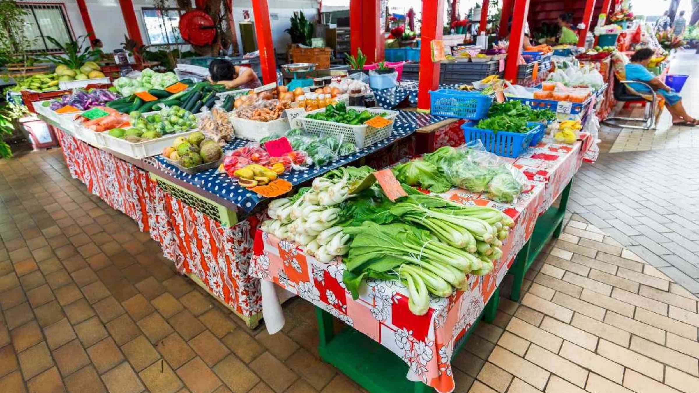 The fresh market in the town of Papeete in Tahiti Papeete, French Polynesia. Sarayuth3390 / Shutterstock.com