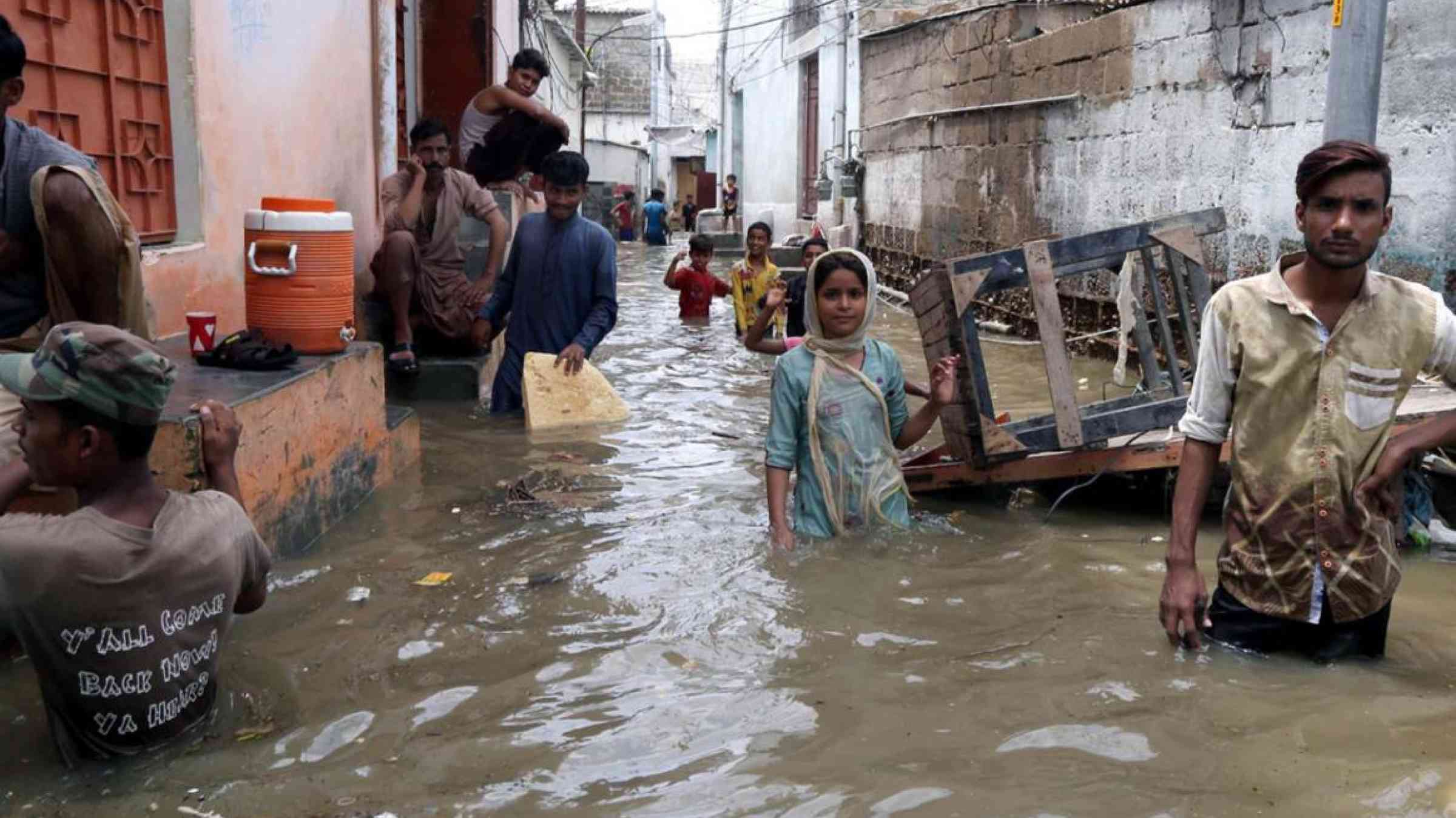 Residents are facing difficulties due to floods in Karachi, Pakistan (2020). Asianet-Pakistan/Shutterstock