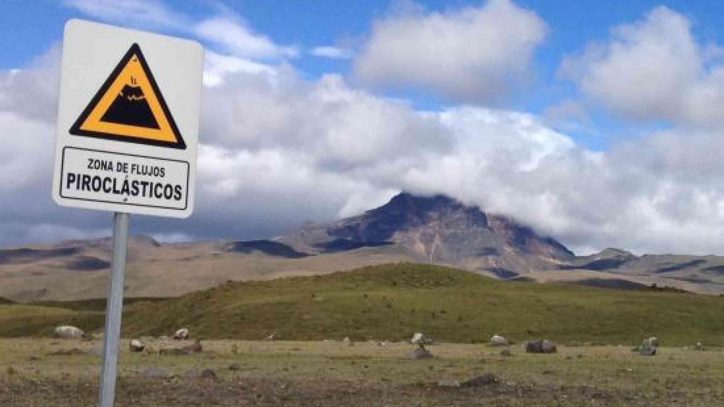 Sign warning of volcanic activity in Ecuador. DLR (CC-BY 3.0)