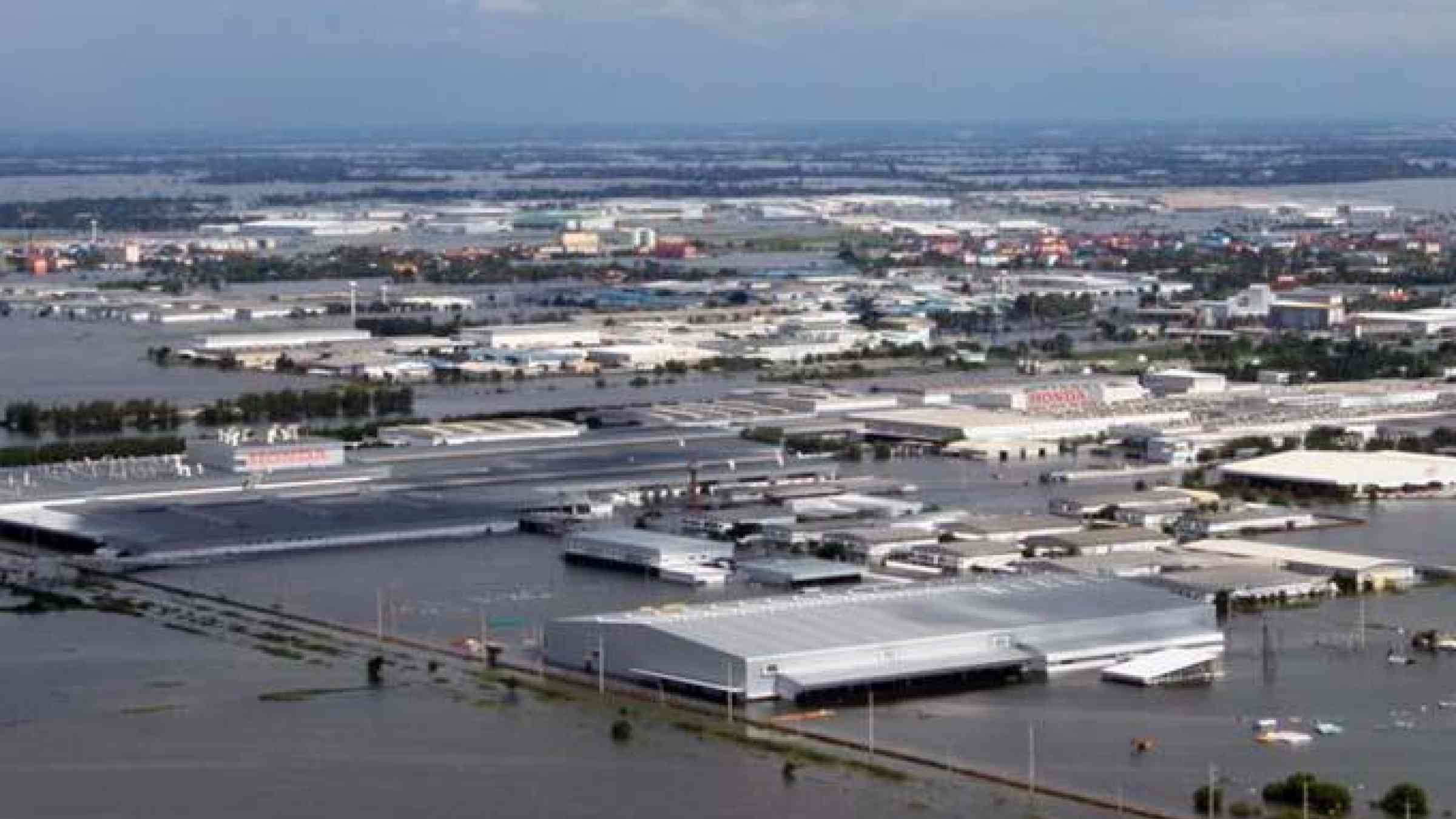 Floodwaters inundated Rojana Industrial Park in Ayutthaya Province, Thailand during the 2011 floods. / U.S. Marine Corps