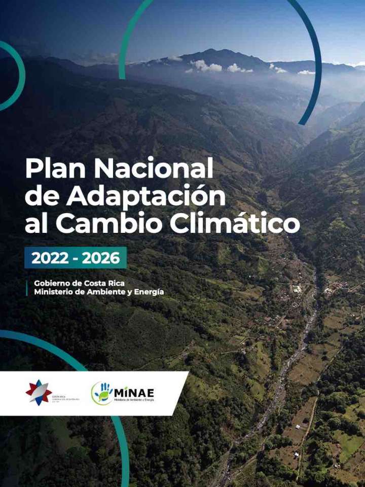 Portada del plan nacional de adaptation: vista aéra de un pueblo en el bosque