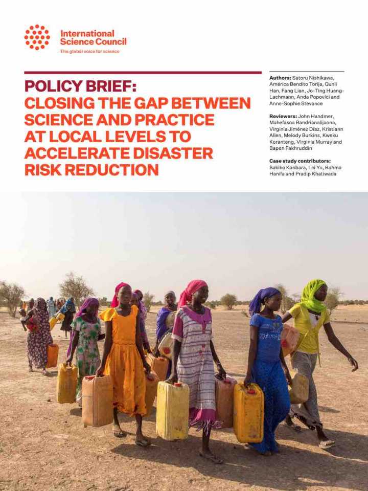 Cover of the policy brief: women carrying clean water, Chad